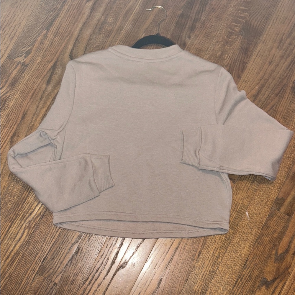 90 Degree By Reflex Light Purple Cropped Sweatshirt - Picture 2 of 5